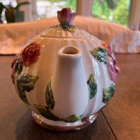 Victorian Rose Teapot. Omnibus by Fitz and Floyd 1995 - Picture 3 of 14
